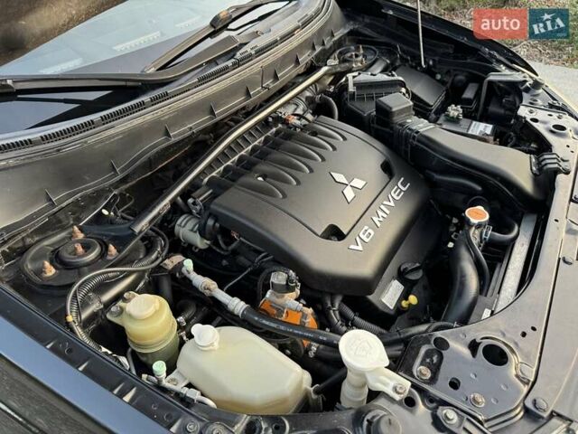 Черный Мицубиси Аутлендер, объемом двигателя 3 л и пробегом 205 тыс. км за 11300 $, фото 31 на Automoto.ua
