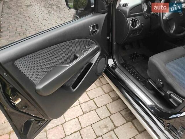 Черный Мицубиси Аутлендер, объемом двигателя 2 л и пробегом 180 тыс. км за 6000 $, фото 18 на Automoto.ua