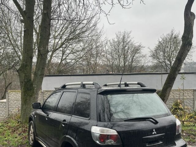 Черный Мицубиси Аутлендер, объемом двигателя 2 л и пробегом 430 тыс. км за 4300 $, фото 1 на Automoto.ua