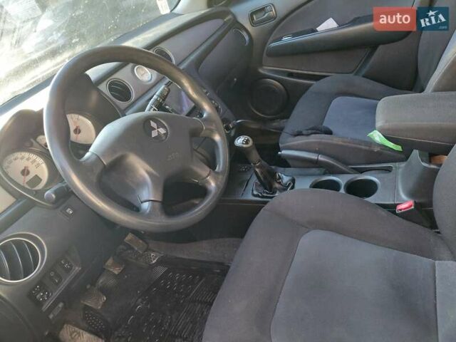 Чорний Міцубісі Аутлендер, об'ємом двигуна 2 л та пробігом 260 тис. км за 5500 $, фото 4 на Automoto.ua