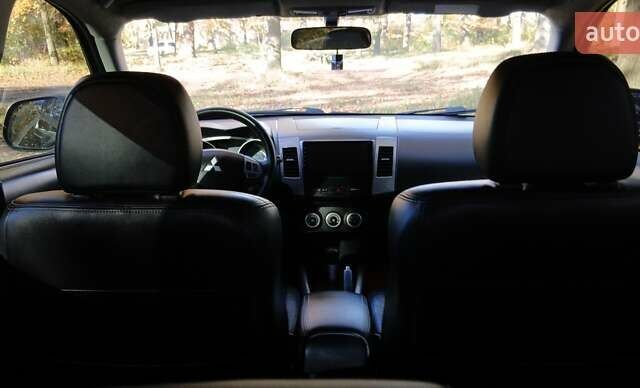 Міцубісі Аутлендер 2007 у Белой Церкве на Automoto.ua Чорний Міцубісі Аутлендер, об'ємом двигуна 3 л та пробігом 230 тис. км за 8800 $, фото 15 на Automoto.ua