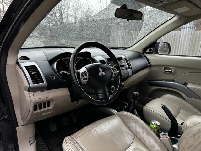 Чорний Міцубісі Аутлендер, об'ємом двигуна 0 л та пробігом 381 тис. км за 4200 $, фото 10 на Automoto.ua