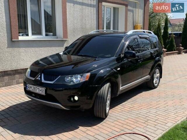 Черный Мицубиси Аутлендер, объемом двигателя 3 л и пробегом 200 тыс. км за 7999 $, фото 2 на Automoto.ua
