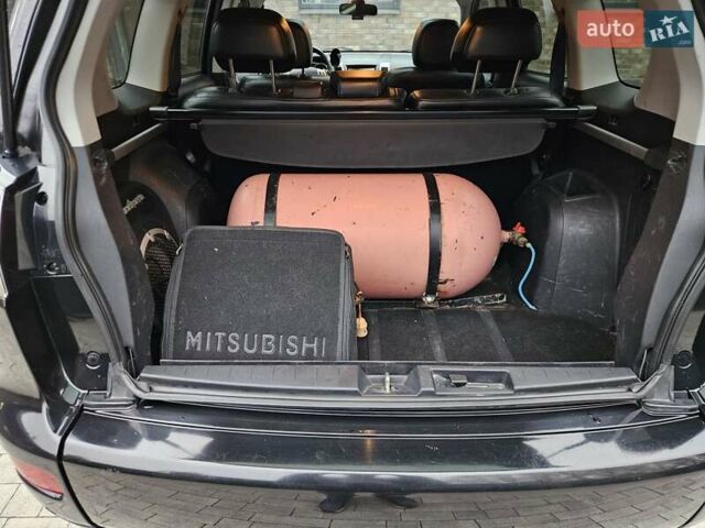 Черный Мицубиси Аутлендер, объемом двигателя 3 л и пробегом 238 тыс. км за 10800 $, фото 22 на Automoto.ua
