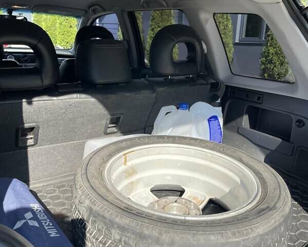 Черный Мицубиси Аутлендер, объемом двигателя 2.38 л и пробегом 310 тыс. км за 7500 $, фото 9 на Automoto.ua