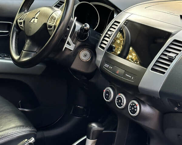 Чорний Міцубісі Аутлендер, об'ємом двигуна 3 л та пробігом 238 тис. км за 11200 $, фото 21 на Automoto.ua