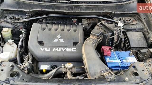 Черный Мицубиси Аутлендер, объемом двигателя 3 л и пробегом 190 тыс. км за 10000 $, фото 17 на Automoto.ua