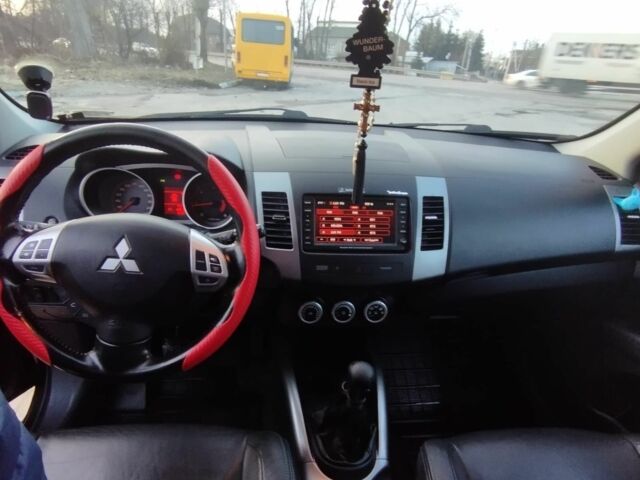 Черный Мицубиси Аутлендер, объемом двигателя 2 л и пробегом 290 тыс. км за 4900 $, фото 3 на Automoto.ua