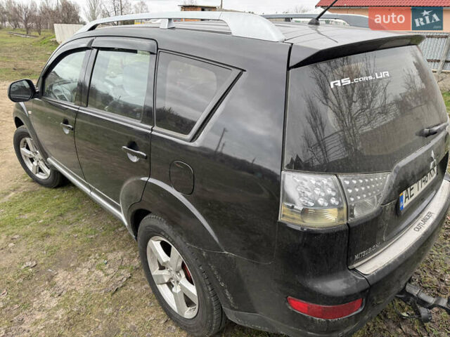 Черный Мицубиси Аутлендер, объемом двигателя 3 л и пробегом 300 тыс. км за 9500 $, фото 2 на Automoto.ua