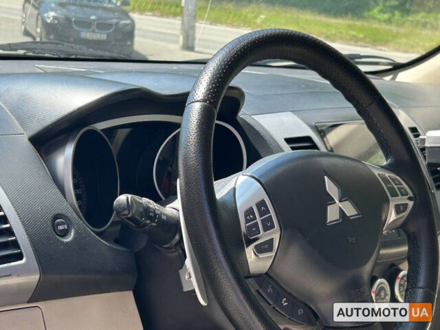 Чорний Міцубісі Аутлендер, об'ємом двигуна 3 л та пробігом 228 тис. км за 10200 $, фото 8 на Automoto.ua