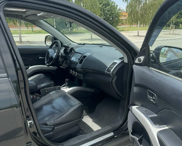 Міцубісі Аутлендер 2007 у Измаиле на Automoto.ua Чорний Міцубісі Аутлендер, об'ємом двигуна 2.36 л та пробігом 240 тис. км за 8500 $, фото 33 на Automoto.ua