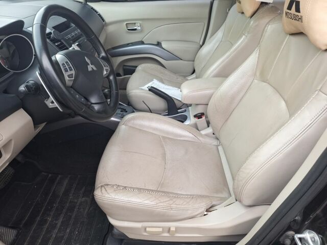 Черный Мицубиси Аутлендер, объемом двигателя 3 л и пробегом 220 тыс. км за 9000 $, фото 5 на Automoto.ua