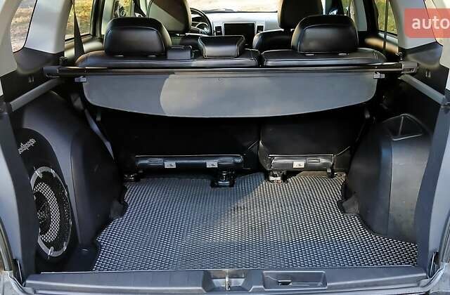 Міцубісі Аутлендер 2007 у Белой Церкве на Automoto.ua Чорний Міцубісі Аутлендер, об'ємом двигуна 3 л та пробігом 230 тис. км за 8800 $, фото 18 на Automoto.ua