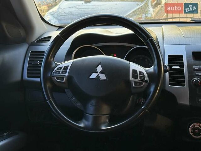 Черный Мицубиси Аутлендер, объемом двигателя 3 л и пробегом 198 тыс. км за 9500 $, фото 15 на Automoto.ua
