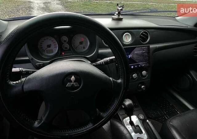 Черный Мицубиси Аутлендер, объемом двигателя 2.38 л и пробегом 215 тыс. км за 5800 $, фото 5 на Automoto.ua