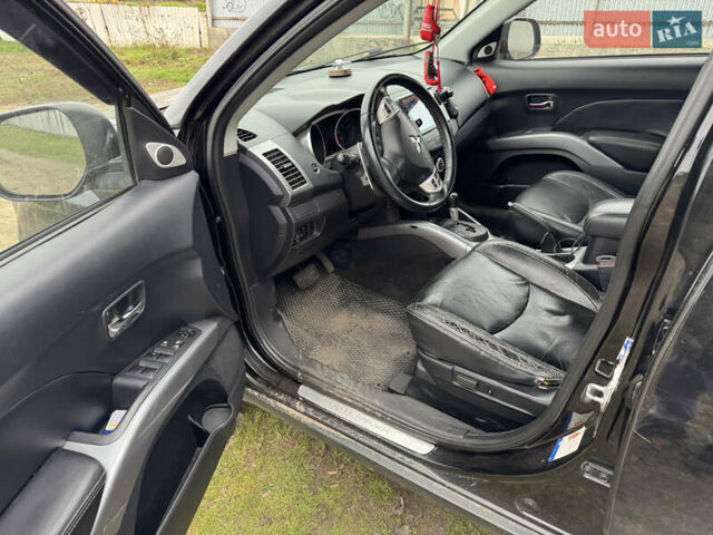 Черный Мицубиси Аутлендер, объемом двигателя 3 л и пробегом 300 тыс. км за 9500 $, фото 6 на Automoto.ua