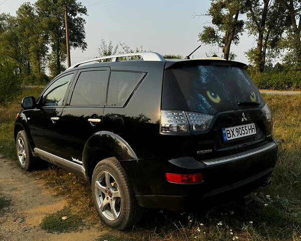 Черный Мицубиси Аутлендер, объемом двигателя 2 л и пробегом 200 тыс. км за 7700 $, фото 3 на Automoto.ua