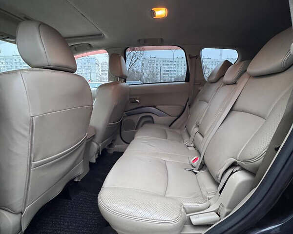 Черный Мицубиси Аутлендер, объемом двигателя 3 л и пробегом 202 тыс. км за 9999 $, фото 12 на Automoto.ua