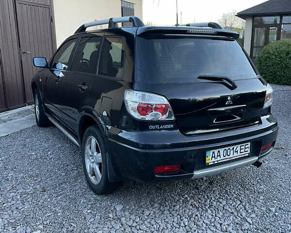 Черный Мицубиси Аутлендер, объемом двигателя 2.38 л и пробегом 118 тыс. км за 6850 $, фото 2 на Automoto.ua