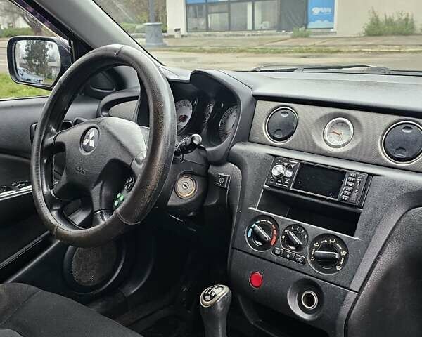 Черный Мицубиси Аутлендер, объемом двигателя 2 л и пробегом 200 тыс. км за 4900 $, фото 6 на Automoto.ua