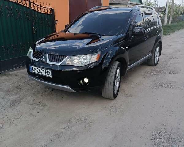 Черный Мицубиси Аутлендер, объемом двигателя 3 л и пробегом 200 тыс. км за 7999 $, фото 1 на Automoto.ua