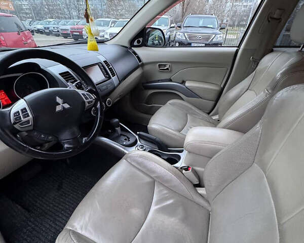 Черный Мицубиси Аутлендер, объемом двигателя 3 л и пробегом 202 тыс. км за 9999 $, фото 9 на Automoto.ua