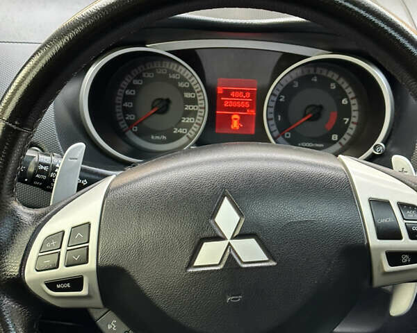 Чорний Міцубісі Аутлендер, об'ємом двигуна 3 л та пробігом 238 тис. км за 11200 $, фото 18 на Automoto.ua