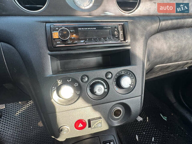 Черный Мицубиси Аутлендер, объемом двигателя 2 л и пробегом 258 тыс. км за 2200 $, фото 16 на Automoto.ua