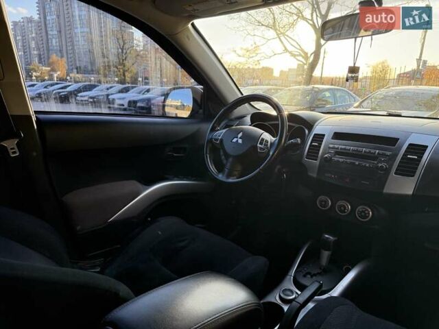 Черный Мицубиси Аутлендер, объемом двигателя 3 л и пробегом 198 тыс. км за 9500 $, фото 12 на Automoto.ua