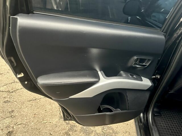 Черный Мицубиси Аутлендер, объемом двигателя 2.4 л и пробегом 230 тыс. км за 8500 $, фото 21 на Automoto.ua