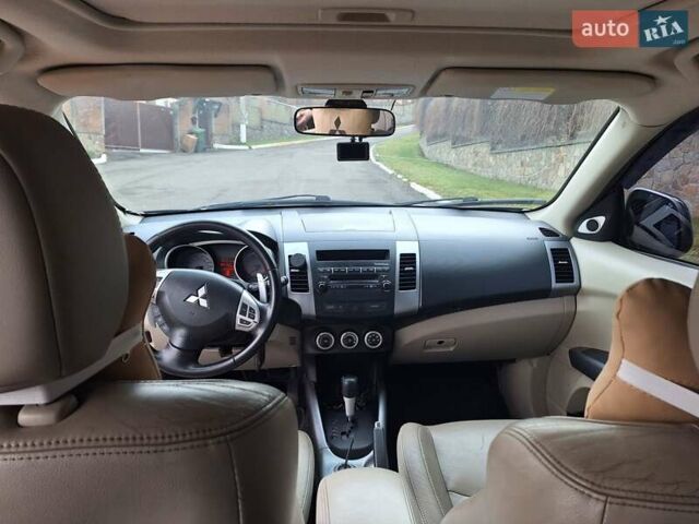 Черный Мицубиси Аутлендер, объемом двигателя 3 л и пробегом 220 тыс. км за 9000 $, фото 13 на Automoto.ua