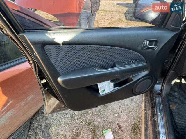 Черный Мицубиси Аутлендер, объемом двигателя 2 л и пробегом 258 тыс. км за 2200 $, фото 15 на Automoto.ua