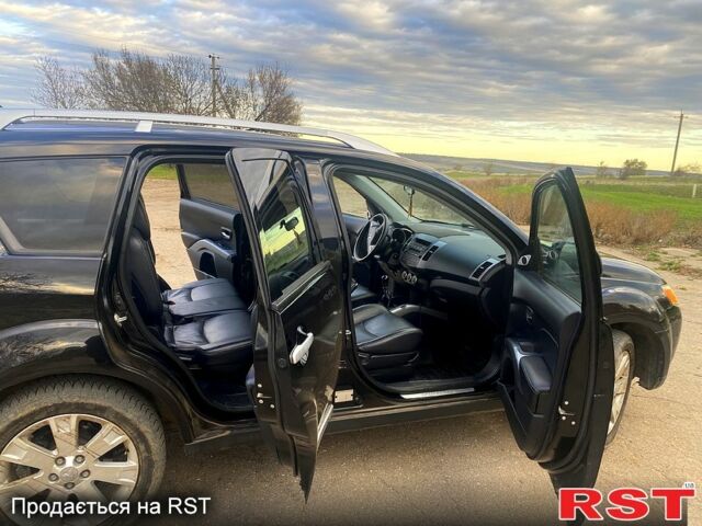 Черный Мицубиси Аутлендер, объемом двигателя 2 л и пробегом 207 тыс. км за 8100 $, фото 3 на Automoto.ua