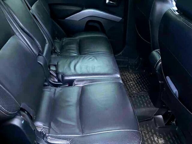 Черный Мицубиси Аутлендер, объемом двигателя 3 л и пробегом 256 тыс. км за 8500 $, фото 4 на Automoto.ua