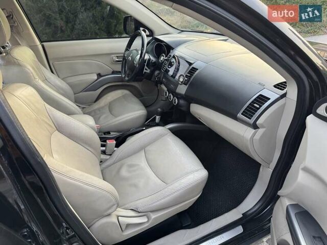 Черный Мицубиси Аутлендер, объемом двигателя 3 л и пробегом 205 тыс. км за 11300 $, фото 17 на Automoto.ua