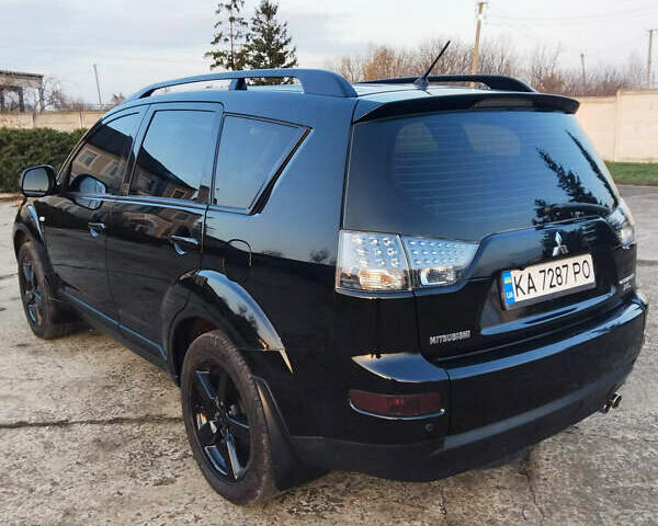 Черный Мицубиси Аутлендер, объемом двигателя 3 л и пробегом 225 тыс. км за 9200 $, фото 3 на Automoto.ua