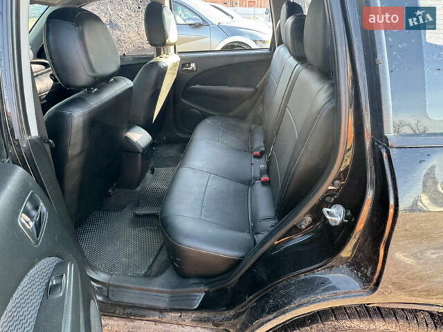 Черный Мицубиси Аутлендер, объемом двигателя 2 л и пробегом 258 тыс. км за 2200 $, фото 18 на Automoto.ua