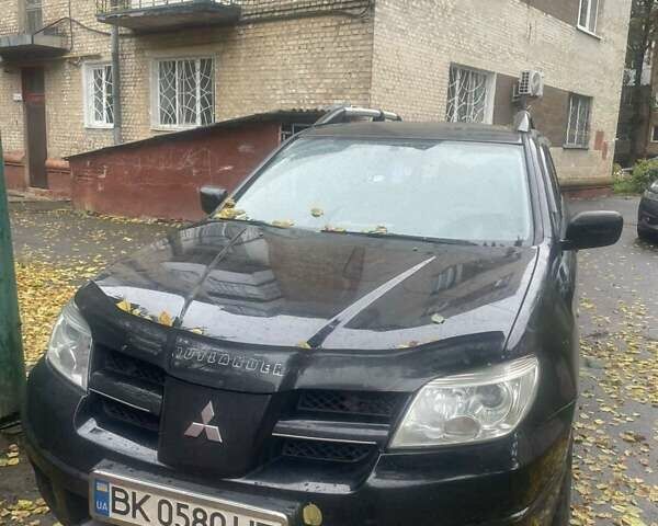 Черный Мицубиси Аутлендер, объемом двигателя 2 л и пробегом 260 тыс. км за 5300 $, фото 3 на Automoto.ua