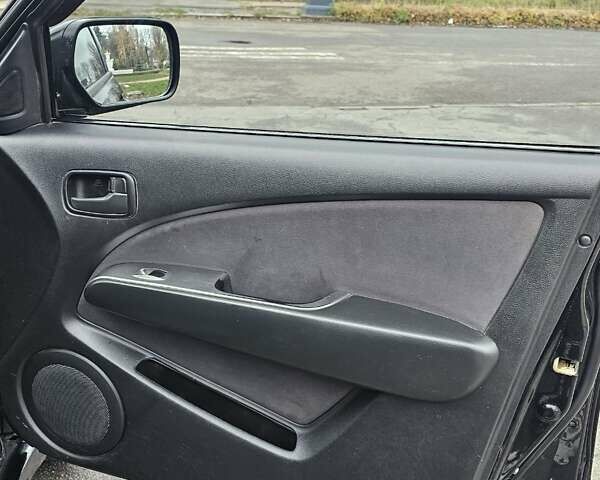 Черный Мицубиси Аутлендер, объемом двигателя 2 л и пробегом 200 тыс. км за 4900 $, фото 5 на Automoto.ua