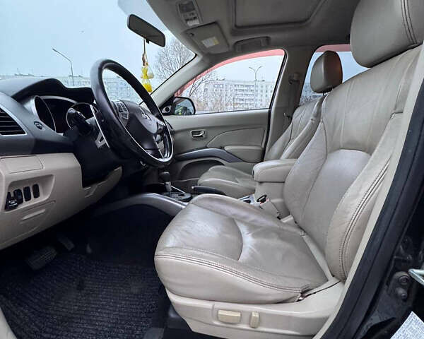 Черный Мицубиси Аутлендер, объемом двигателя 3 л и пробегом 202 тыс. км за 9999 $, фото 11 на Automoto.ua