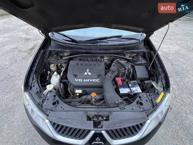 Черный Мицубиси Аутлендер, объемом двигателя 3 л и пробегом 202 тыс. км за 9999 $, фото 17 на Automoto.ua