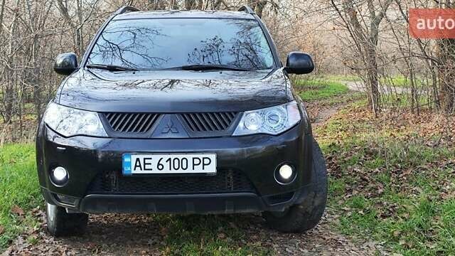 Черный Мицубиси Аутлендер, объемом двигателя 3 л и пробегом 190 тыс. км за 10000 $, фото 2 на Automoto.ua