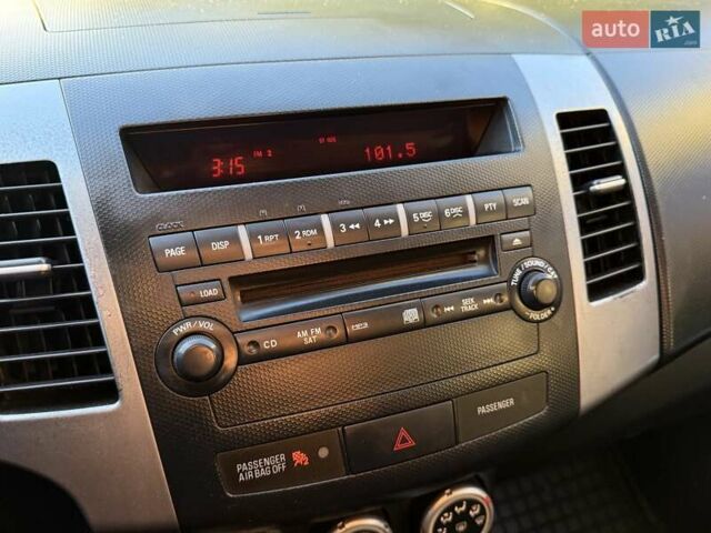 Черный Мицубиси Аутлендер, объемом двигателя 3 л и пробегом 198 тыс. км за 9500 $, фото 16 на Automoto.ua