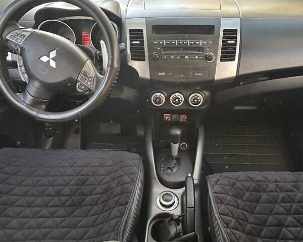 Міцубісі Аутлендер 2007 у Миколаєві на Automoto.ua Чорний Міцубісі Аутлендер, об'ємом двигуна 3 л та пробігом 265 тис. км за 7200 $, фото 15 на Automoto.ua