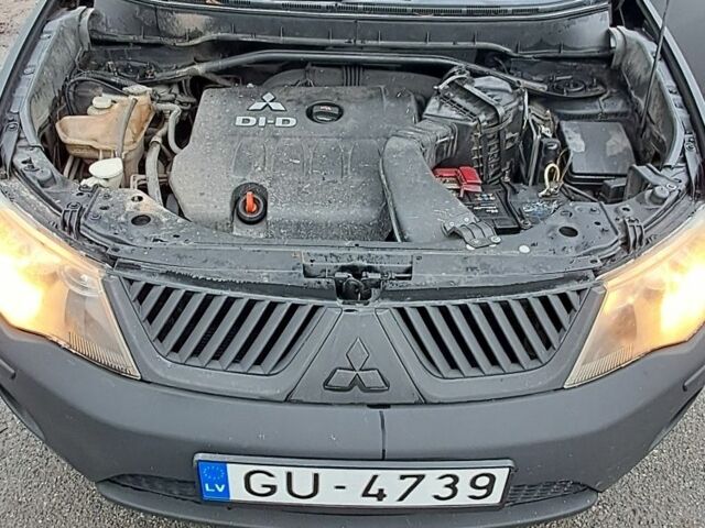 Чорний Міцубісі Аутлендер, об'ємом двигуна 2 л та пробігом 260 тис. км за 4500 $, фото 7 на Automoto.ua