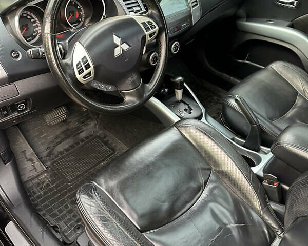 Чорний Міцубісі Аутлендер, об'ємом двигуна 3 л та пробігом 238 тис. км за 11200 $, фото 14 на Automoto.ua