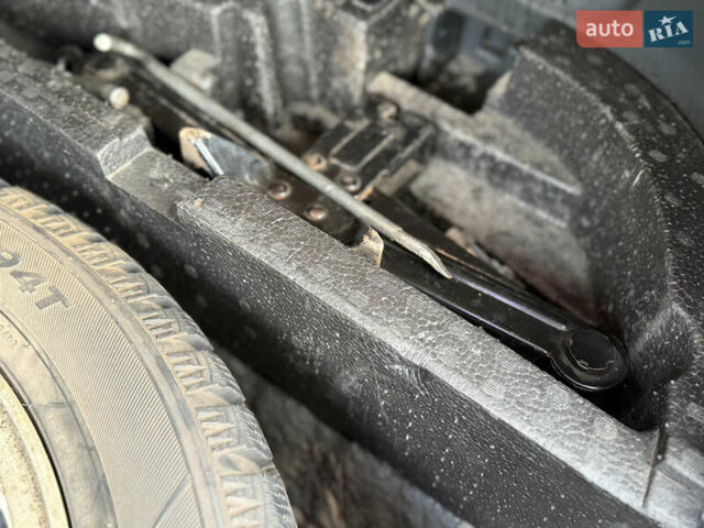 Міцубісі Аутлендер 2007 у Одесі на Automoto.ua Чорний Міцубісі Аутлендер, об'ємом двигуна 2.4 л та пробігом 201 тис. км за 7700 $, фото 19 на Automoto.ua