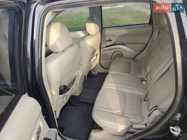 Черный Мицубиси Аутлендер, объемом двигателя 3 л и пробегом 155 тыс. км за 9800 $, фото 15 на Automoto.ua