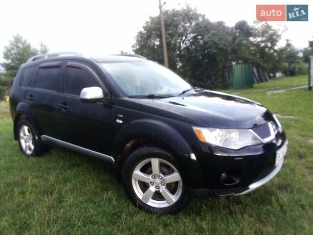 Черный Мицубиси Аутлендер, объемом двигателя 3 л и пробегом 260 тыс. км за 9000 $, фото 5 на Automoto.ua