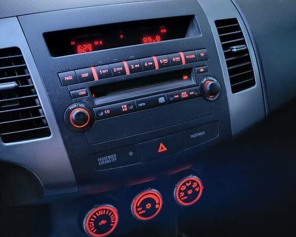 Черный Мицубиси Аутлендер, объемом двигателя 1.97 л и пробегом 312 тыс. км за 7950 $, фото 3 на Automoto.ua